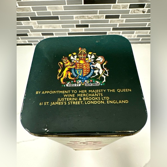 Vintage J&B Whisky Charles Dickens A Christmas Carol Metal Decorative Tim-EMPTY - Picture 5 of 7